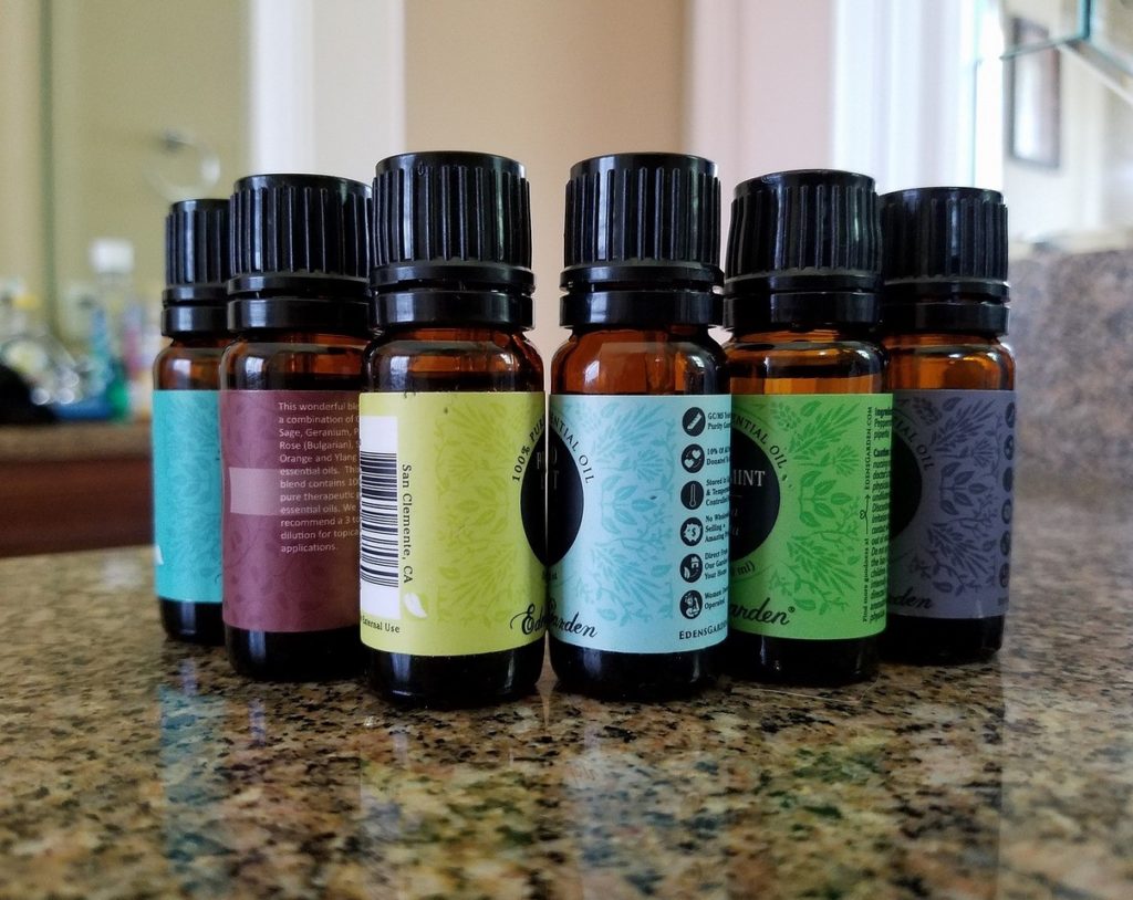 Using Essential Oils for Anxiety in Animals: Cats, Dogs and Horses
